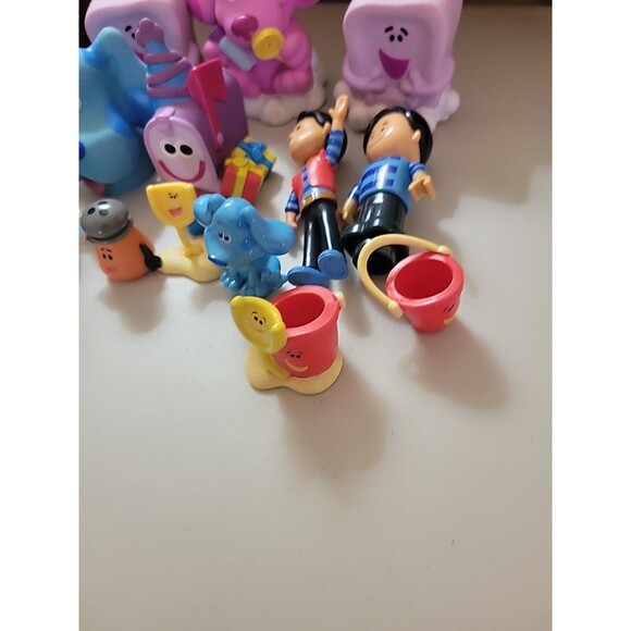 Blue's Clues Figures toy Lot Blue Magenta Mailbox Pepper etc... - Picture 4 of 7